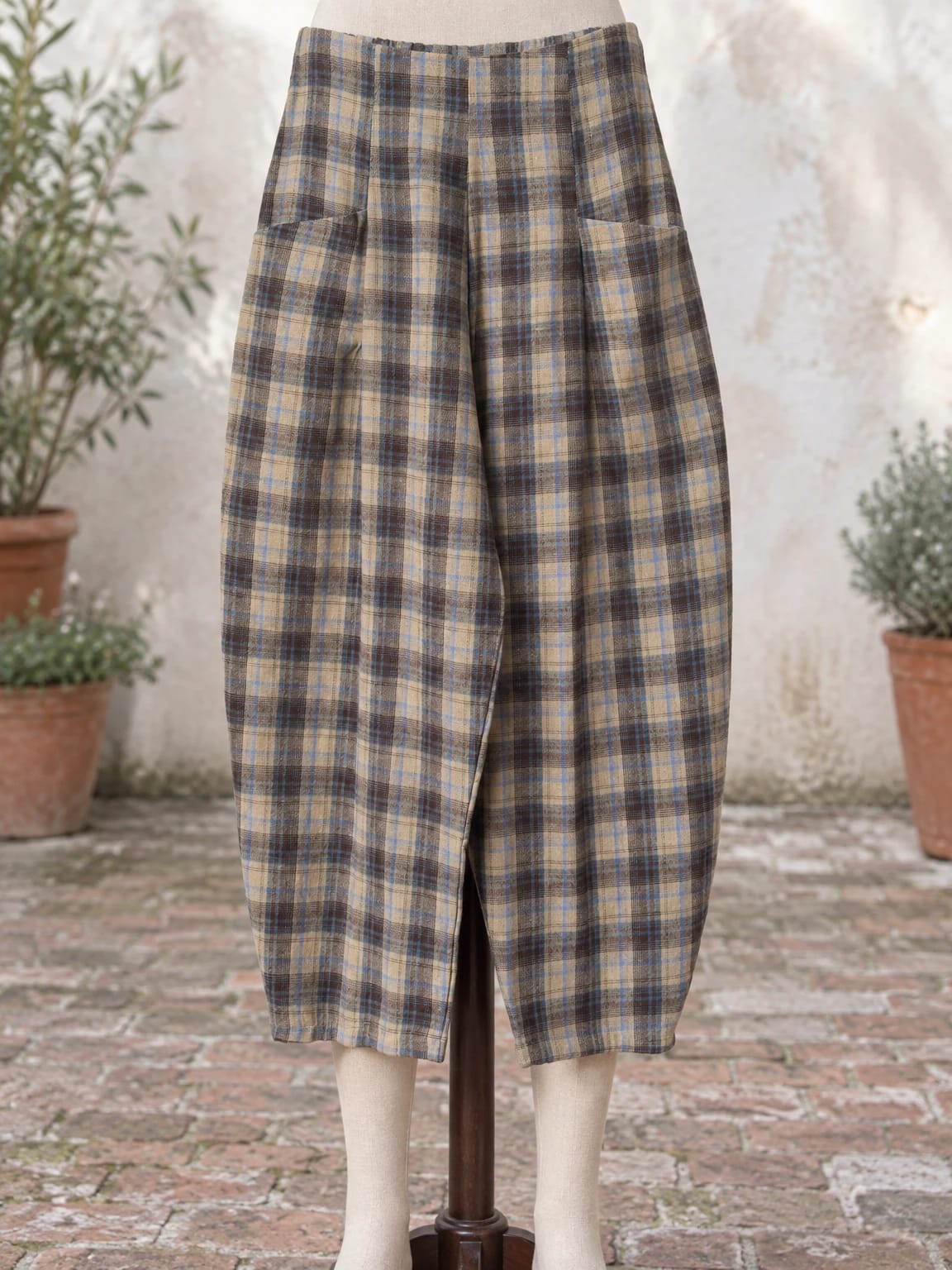 Pantaloni a quadri con pinces
