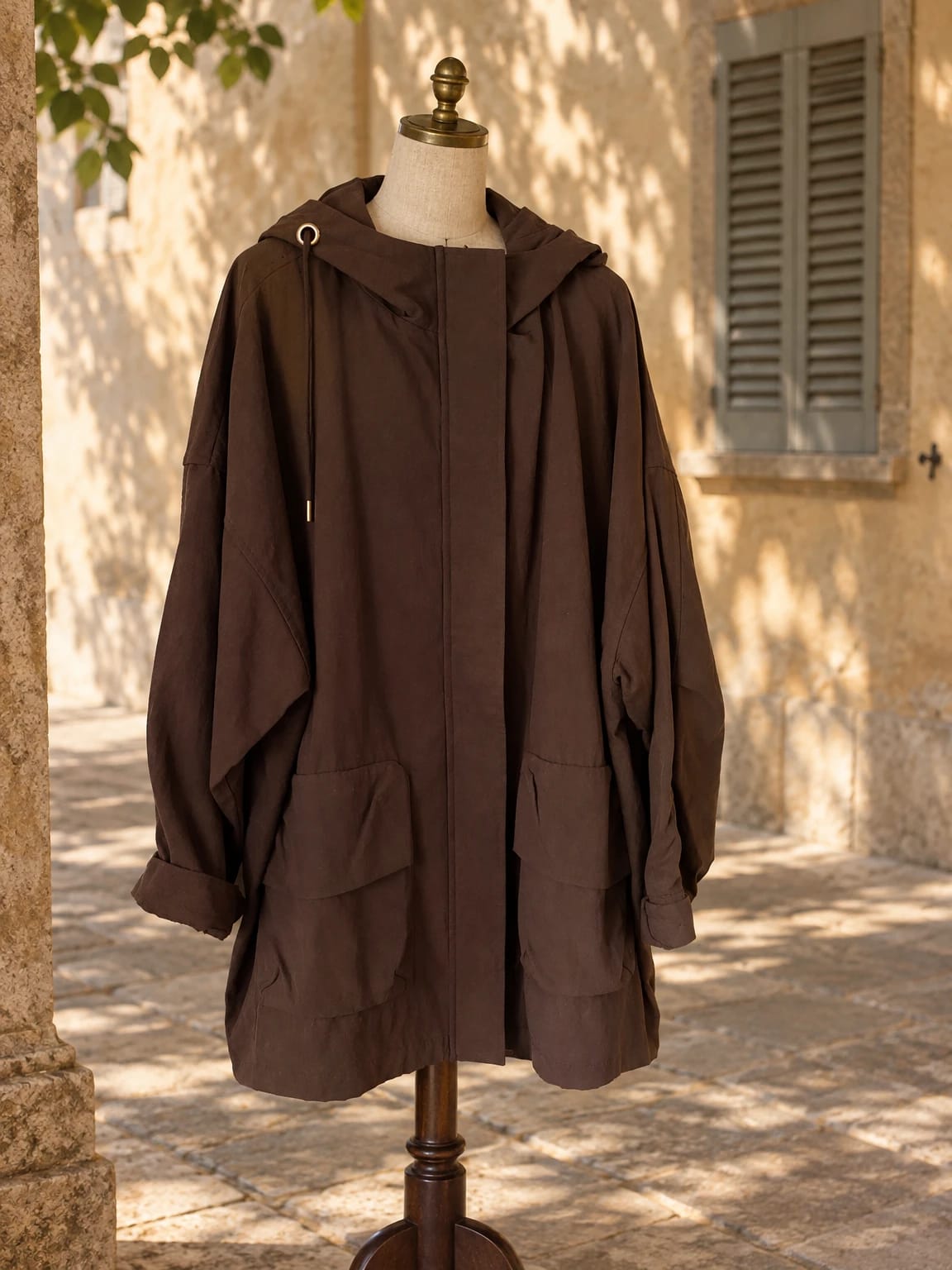 Parka marrone con maxi collo