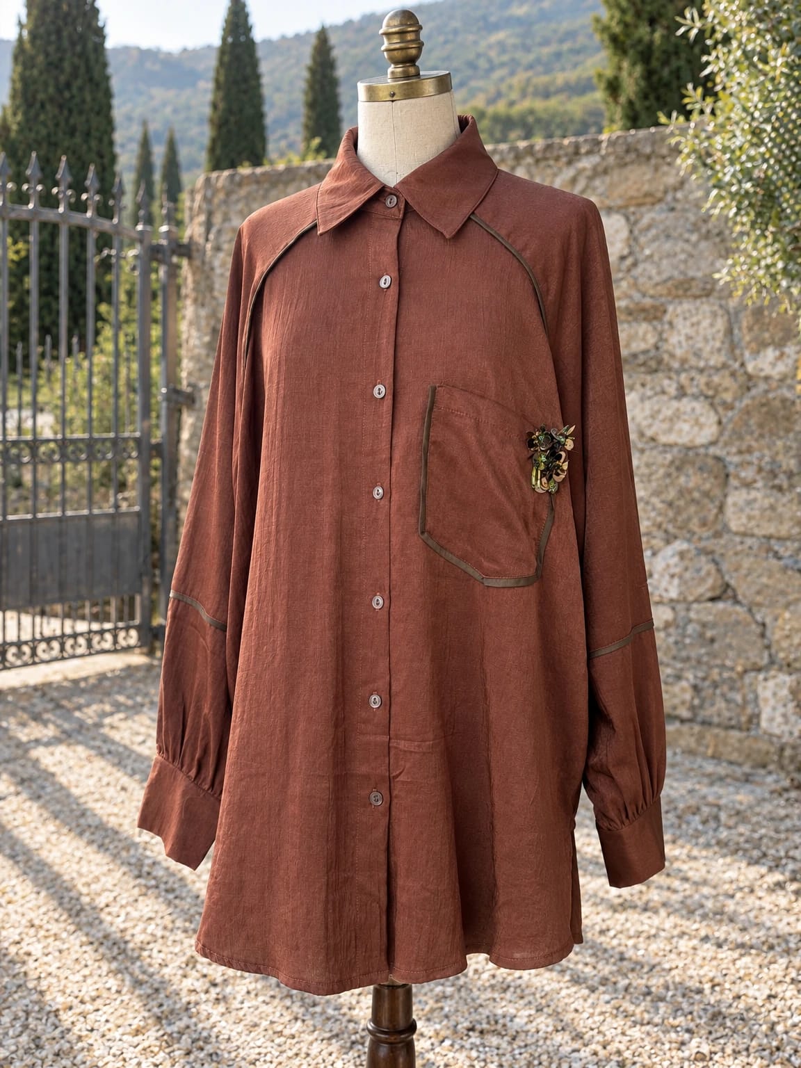 Camicia lunga ruggine con profili a contrasto