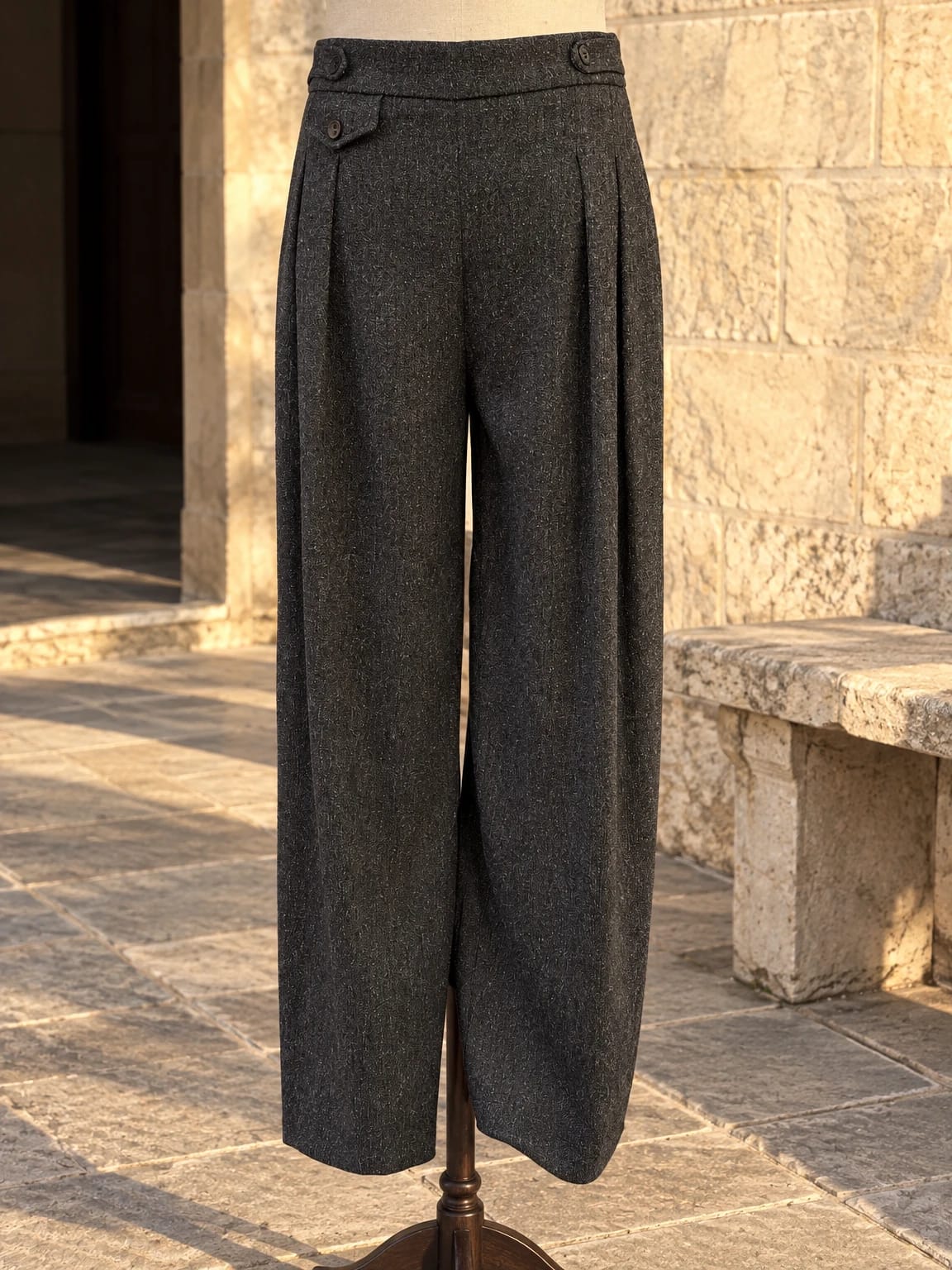 Pantaloni grigio antracite a gamba ampia