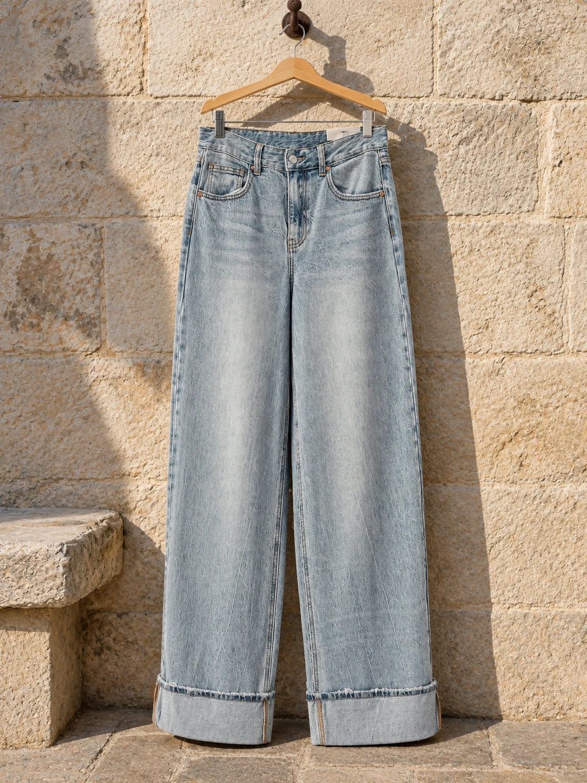 Jeans larghi denim chiaro con risvolto