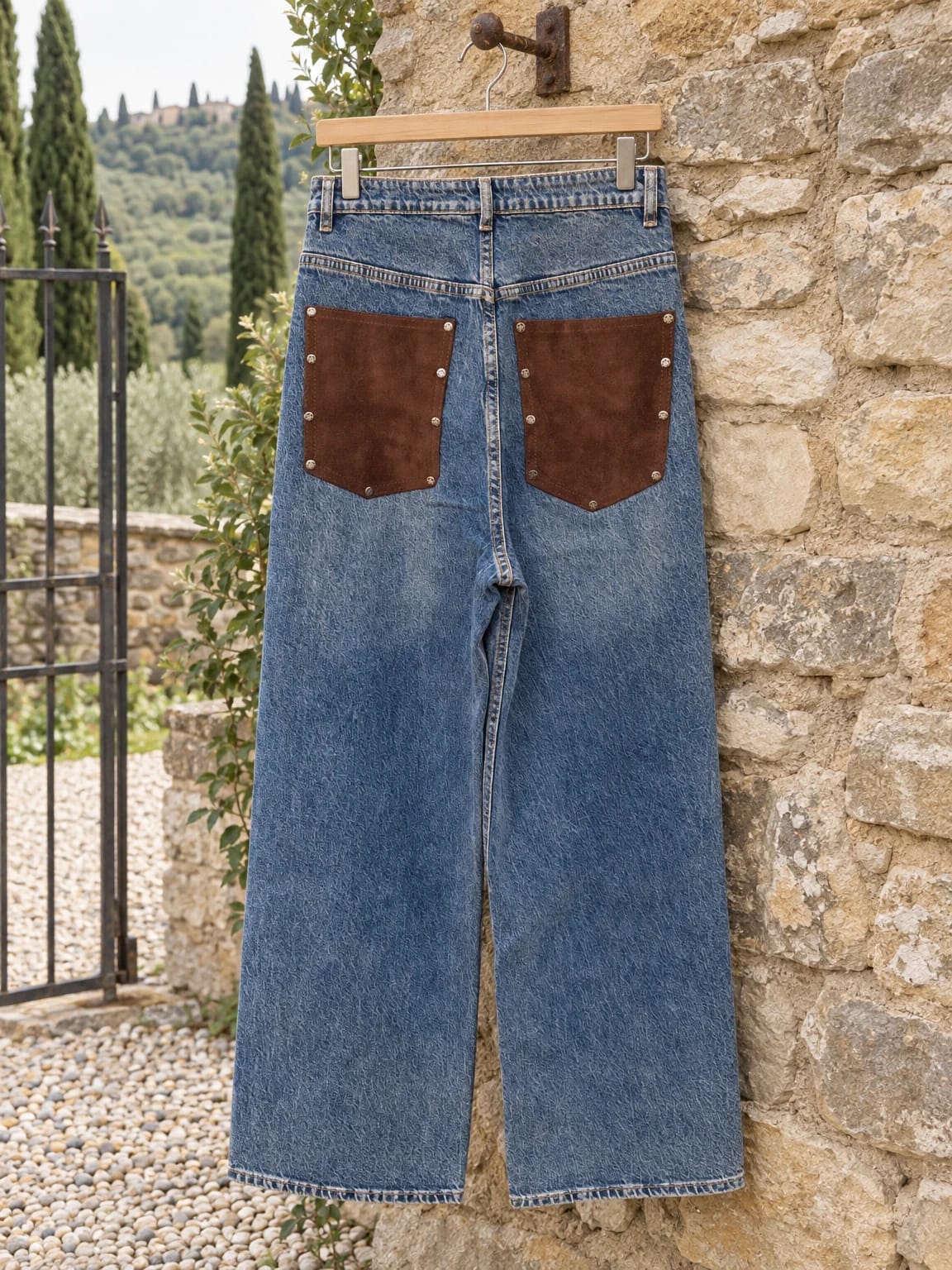 Jeans wide leg con tasche marroni
